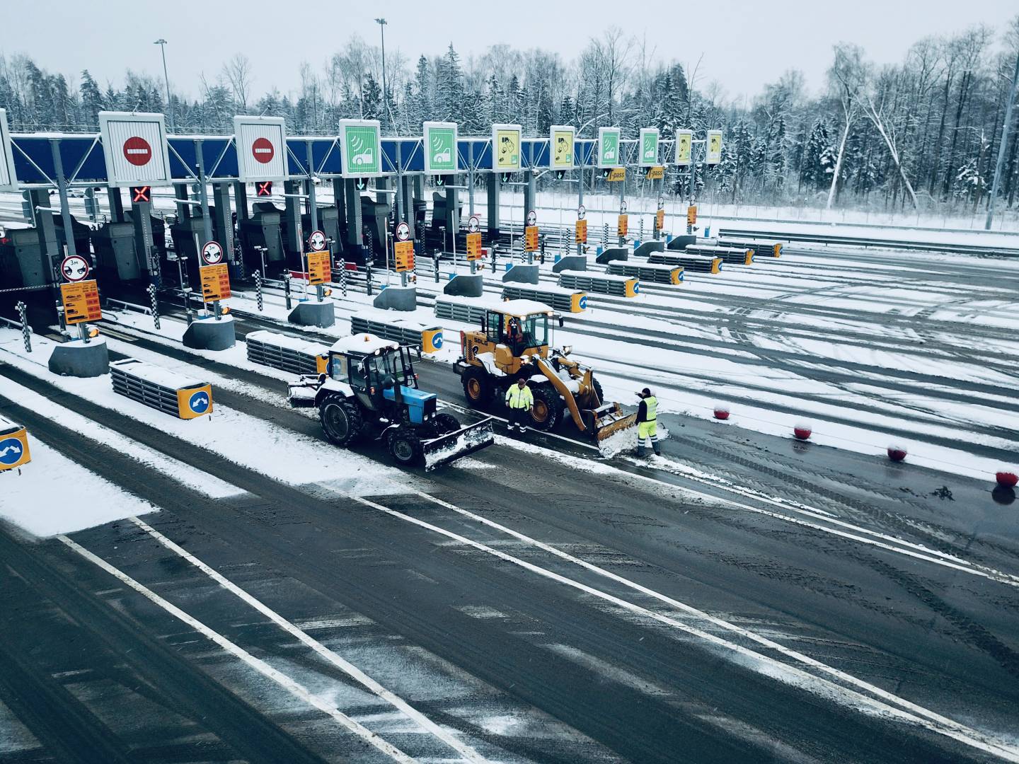 Toll Plaza on 169 km of M3 Ukraine